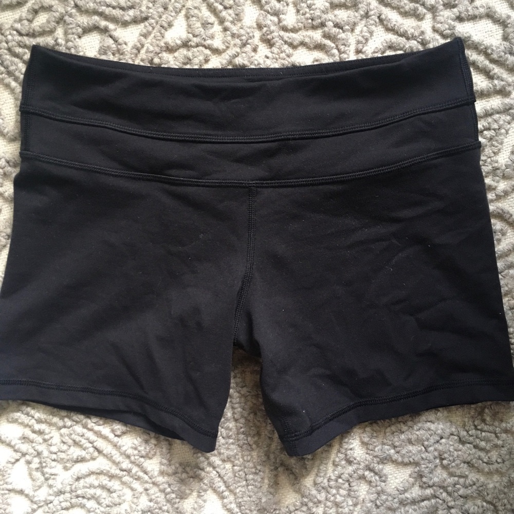 Lululemon shorts size 6